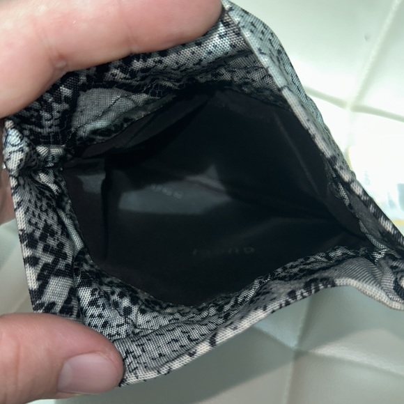 Gucci baby blue and black snakeskin print nylon wristlet clutch pouc - Picture 8 of 11